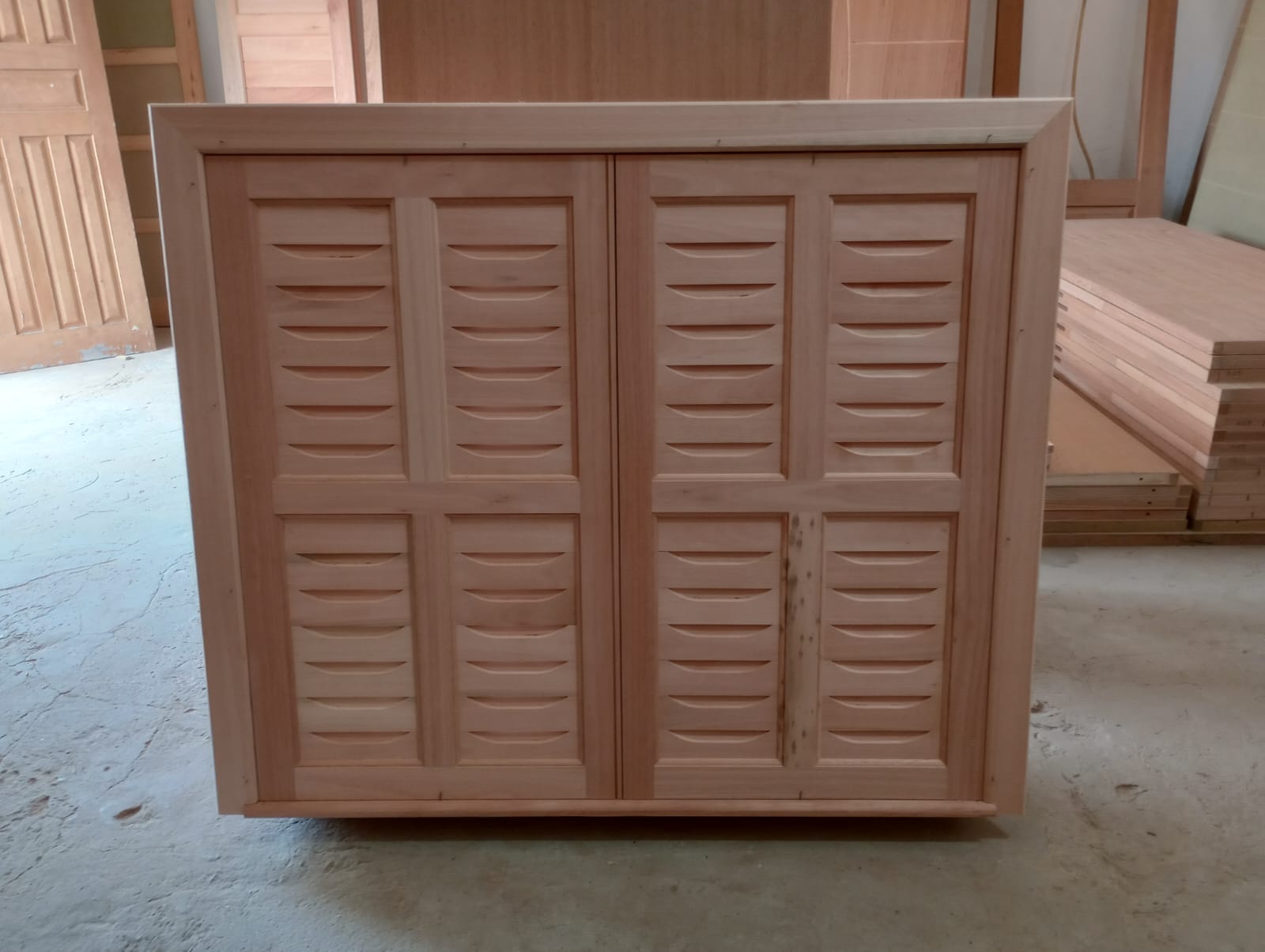 Janela veneziana compacta