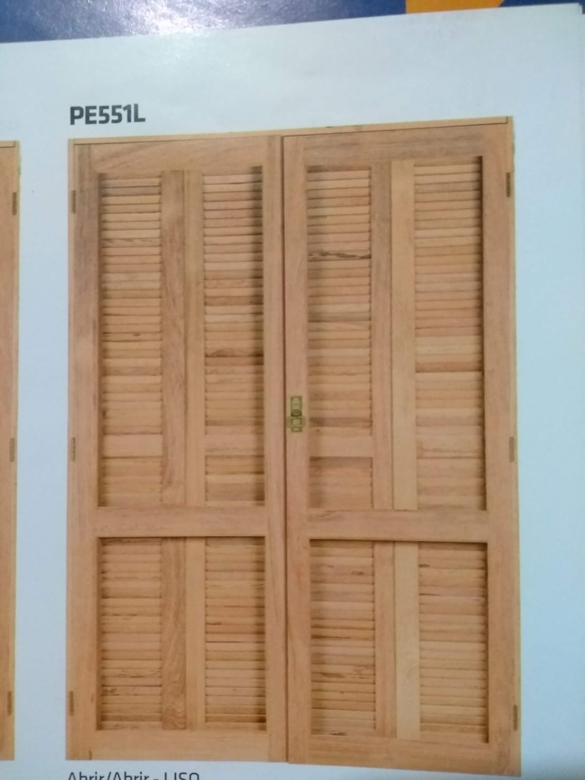 Janela veneziana de abrir