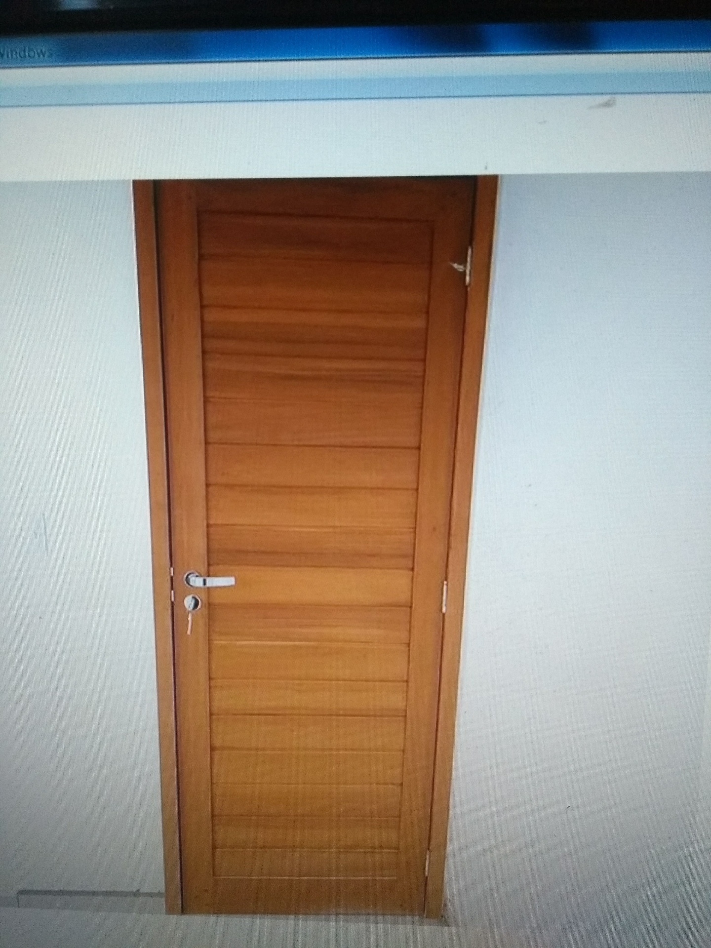 Porta interna com ripas horizontais